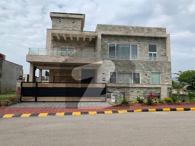 بحریہ انکلیو بحریہ ٹاؤن,اسلام آباد میں 5 کمروں کا 14 مرلہ مکان 2.55 لاکھ میں کرایہ پر دستیاب ہے۔