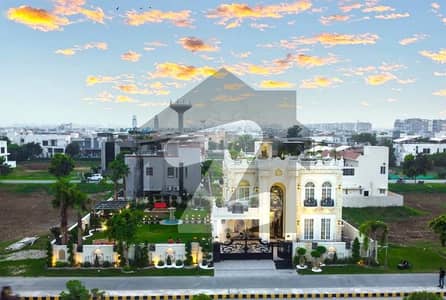 ڈی ایچ اے فیز 6 - بلاک ایچ فیز 6,ڈیفنس (ڈی ایچ اے),لاہور میں 6 کمروں کا 2 کنال مکان 18.5 کروڑ میں برائے فروخت۔