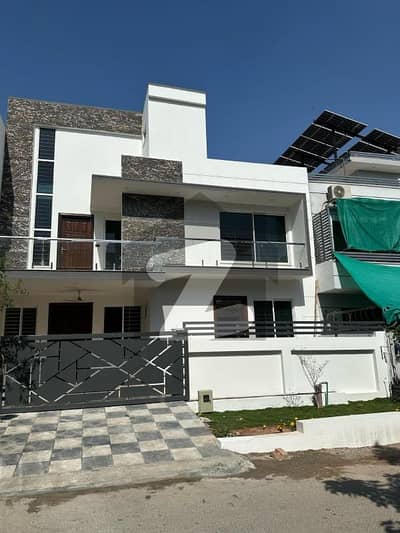 جی ۔ 13 اسلام آباد میں 6 کمروں کا 10 مرلہ مکان 8.3 کروڑ میں برائے فروخت۔