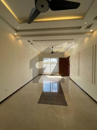 8 marla Brand new designer house avaliable for sale 4 bed accommodation 1 American kitchen 1 Servent two species TV lounge available in Bahria Enclave