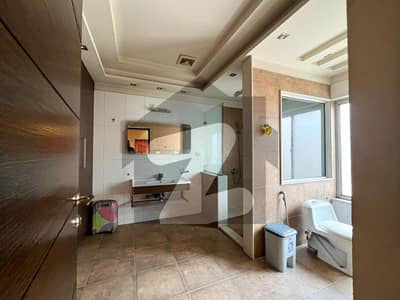 ڈی ایچ اے فیز 5 ڈیفنس (ڈی ایچ اے),لاہور میں 4 کمروں کا 1 کنال مکان 7.5 کروڑ میں برائے فروخت۔