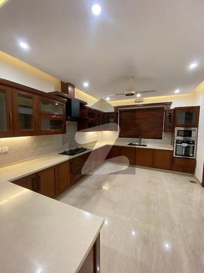 ڈی ۔ 12 اسلام آباد میں 10 کمروں کا 1 کنال مکان 9.25 لاکھ میں کرایہ پر دستیاب ہے۔