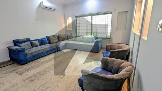 جی ۔ 8 اسلام آباد میں 11 کمروں کا 1 کنال مکان 12.0 لاکھ میں کرایہ پر دستیاب ہے۔