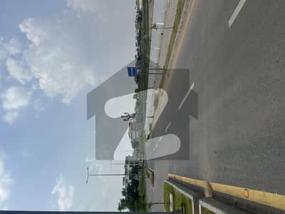 01 KANAL PLOT AVAILABLE FOR SALE FACING GOLF COURSE EXCELLENT LOCATION FOR CONSTRUCTION