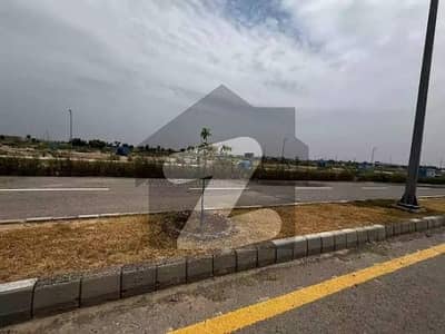 ڈی ایچ اے فیز 7 - بلاک وائے فیز 7,ڈیفنس (ڈی ایچ اے),لاہور میں 1 کنال رہائشی پلاٹ 7.8 کروڑ میں برائے فروخت۔