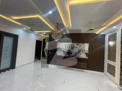 فارمانئیٹس ہاؤسنگ سکیم لاہور میں 3 کمروں کا 5 مرلہ مکان 1.7 کروڑ میں برائے فروخت۔