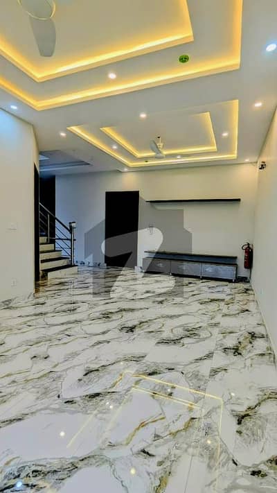 BEAUTIFULL BRAND NEW HOUSE FOR RENT IN DHA LAHORE