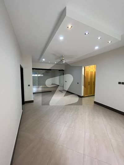 In Civil Lines 3000 Square Feet Flat For Sale