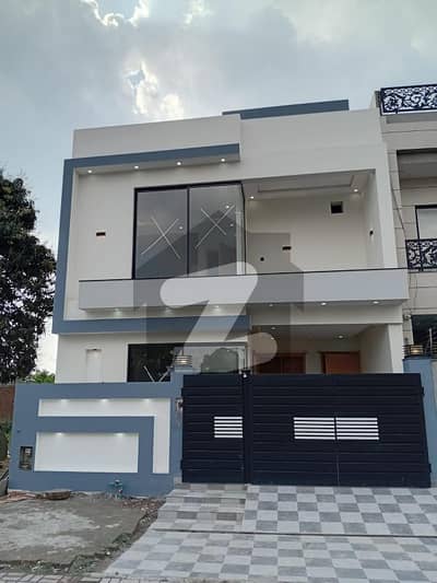 ڈریم گارڈنز ڈیفینس روڈ,لاہور میں 3 کمروں کا 6 مرلہ مکان 2.5 کروڑ میں برائے فروخت۔