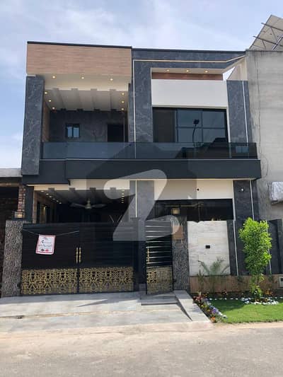 5 Marla Modern Design Lavish House For Sale In Park View City Lahore | For Discounted Price And Original Pictures Download The App "Signature Lands".
