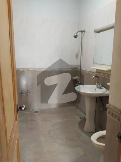 آئی ۔ 8/4 آئی ۔ 8,اسلام آباد میں 6 کمروں کا 12 مرلہ مکان 3.0 لاکھ میں کرایہ پر دستیاب ہے۔