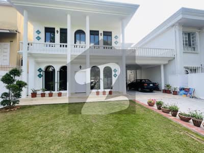 ایف ۔ 7 اسلام آباد میں 5 کمروں کا 1 کنال مکان 6.5 لاکھ میں کرایہ پر دستیاب ہے۔