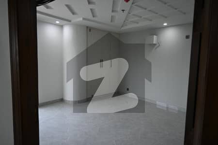 بحریہ ٹاؤن فیز 8 بحریہ ٹاؤن راولپنڈی,راولپنڈی میں 2 کمروں کا 6 مرلہ فلیٹ 2.67 کروڑ میں برائے فروخت۔