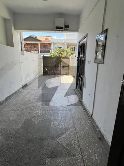 آئی ۔ 8/3 آئی ۔ 8,اسلام آباد میں 5 کمروں کا 14 مرلہ مکان 4.0 لاکھ میں کرایہ پر دستیاب ہے۔