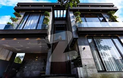 10 MARLA MODERN DESIGNE TOP LOCATION BUNGALOW FOR SALE