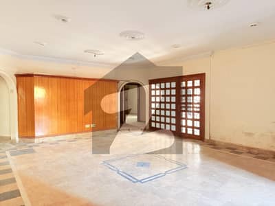 گلستانِِ جوہر ۔ بلاک 14 گلستانِ جوہر,کراچی میں 1 کنال دفتر 3.0 لاکھ میں کرایہ پر دستیاب ہے۔ گلستانِِ جوہر ۔ بلاک 14 گلستانِ جوہر,کراچی میں 1 کنال دفتر 3.0 لاکھ میں کرایہ پر دستیاب ہے۔