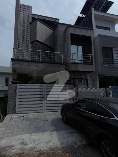 ڈی ۔ 12/1 ڈی ۔ 12,اسلام آباد میں 4 کمروں کا 6 مرلہ مکان 5.7 کروڑ میں برائے فروخت۔