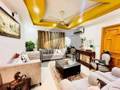 بحریہ ٹاؤن فیز 8 بحریہ ٹاؤن راولپنڈی,راولپنڈی میں 4 کمروں کا 5 مرلہ مکان 1.8 کروڑ میں برائے فروخت۔