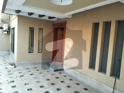 واپڈا ٹاؤن فیز 1 - بلاک ای2 واپڈا ٹاؤن فیز 1,واپڈا ٹاؤن,لاہور میں 5 کمروں کا 10 مرلہ مکان 4.9 کروڑ میں برائے فروخت۔