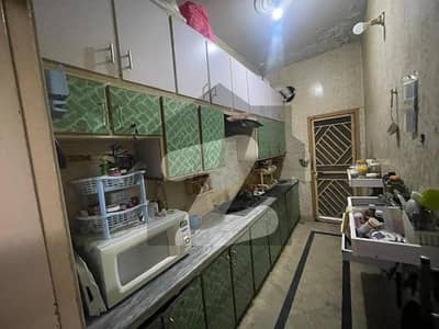 جوہر ٹاؤن فیز 1 جوہر ٹاؤن,لاہور میں 3 کمروں کا 4 مرلہ مکان 1.95 کروڑ میں برائے فروخت۔