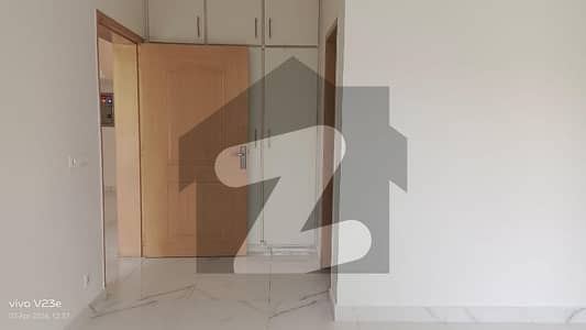 ڈیوائن گارڈنز لاہور میں 4 کمروں کا 12 مرلہ مکان 1.65 لاکھ میں کرایہ پر دستیاب ہے۔