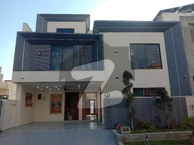 ایم پی سی ایچ ایس - بلاک سی ایم پی سی ایچ ایس ۔ ملٹی گارڈنز,بی ۔ 17,اسلام آباد میں 5 کمروں کا 18 مرلہ مکان 6.8 کروڑ میں برائے فروخت۔