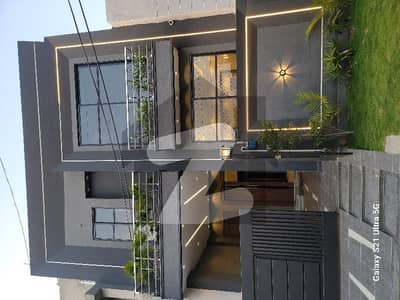 فارمانئیٹس ہاؤسنگ سکیم لاہور میں 3 کمروں کا 5 مرلہ مکان 2.25 کروڑ میں برائے فروخت۔