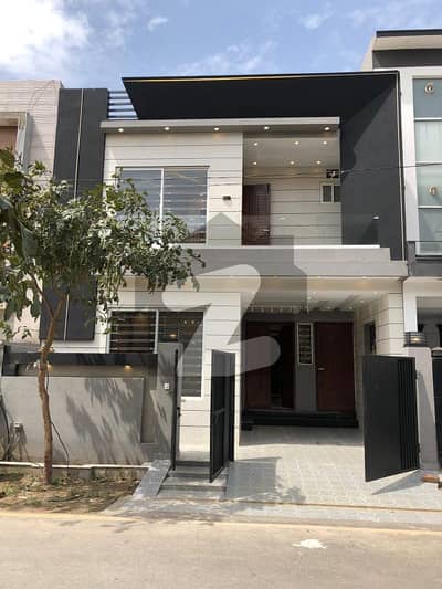 5 Marla Brand New Lavish House For Sale In Park View City Lahore | For Discounted Price And Original Pictures Download The App "Signature Lands".