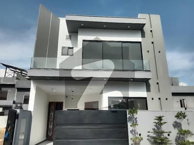 ایم پی سی ایچ ایس ۔ بلاک ایف ایم پی سی ایچ ایس ۔ ملٹی گارڈنز,بی ۔ 17,اسلام آباد میں 4 کمروں کا 5 مرلہ مکان 2.3 کروڑ میں برائے فروخت۔