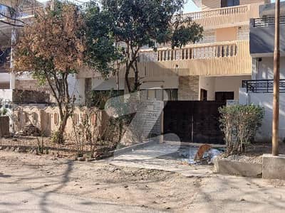 G9/4,3050,Top Location House Near Metro Station