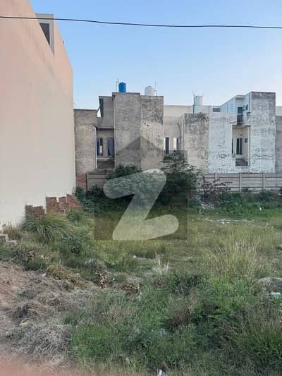 جوبلی ٹاؤن ۔ بلاک ڈی جوبلی ٹاؤن,لاہور میں 10 مرلہ رہائشی پلاٹ 1.6 کروڑ میں برائے فروخت۔