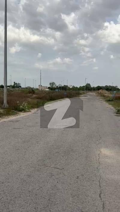 ڈی ایچ اے فیز9 پریزم - بلاک ایم ڈی ایچ اے فیز9 پریزم,ڈی ایچ اے ڈیفینس,لاہور میں 1 کنال رہائشی پلاٹ 2.35 کروڑ میں برائے فروخت۔