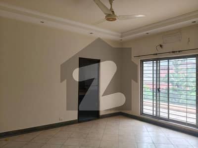 واپڈا ٹاؤن فیز 1 - بلاک ڈی2 واپڈا ٹاؤن فیز 1,واپڈا ٹاؤن,لاہور میں 6 کمروں کا 1 کنال مکان 8.5 کروڑ میں برائے فروخت۔