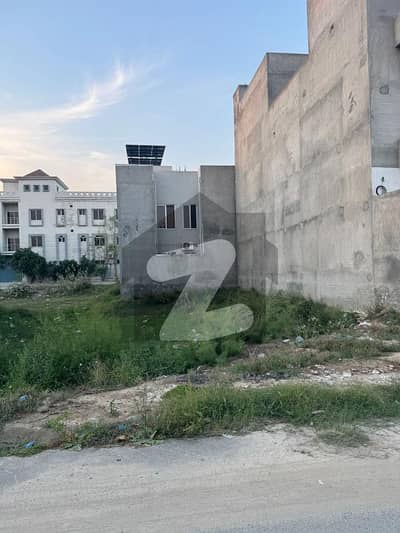 جوبلی ٹاؤن ۔ بلاک ڈی جوبلی ٹاؤن,لاہور میں 7 مرلہ رہائشی پلاٹ 1.27 کروڑ میں برائے فروخت۔