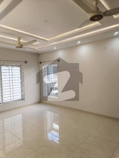 investet rate 10 marla full house for sale in bahria enclave near to main gate