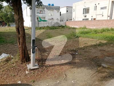 IDEAL LOCATION INVESTOR PRICE PLOT FOR SALE/ TIP PH2 1 KANAL PLOT FOR SALE