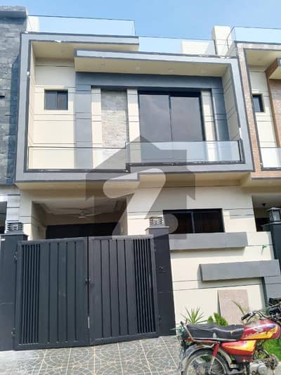 الکبیر ٹاؤن - فیز 2 الکبیر ٹاؤن,رائیونڈ روڈ,لاہور میں 4 کمروں کا 3 مرلہ مکان 1.5 کروڑ میں برائے فروخت۔