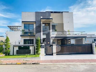 بحریہ ٹاؤن فیز 8 بحریہ ٹاؤن راولپنڈی,راولپنڈی میں 6 کمروں کا 1 کنال مکان 10.9 کروڑ میں برائے فروخت۔