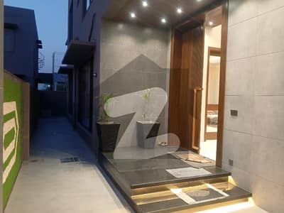 ڈی ایچ اے فیز 8 سابقہ ایئر ایوینیو ڈی ایچ اے فیز 8,ڈی ایچ اے ڈیفینس,لاہور میں 2 کمروں کا 1 کنال زیریں پورشن 1.4 لاکھ میں کرایہ پر دستیاب ہے۔