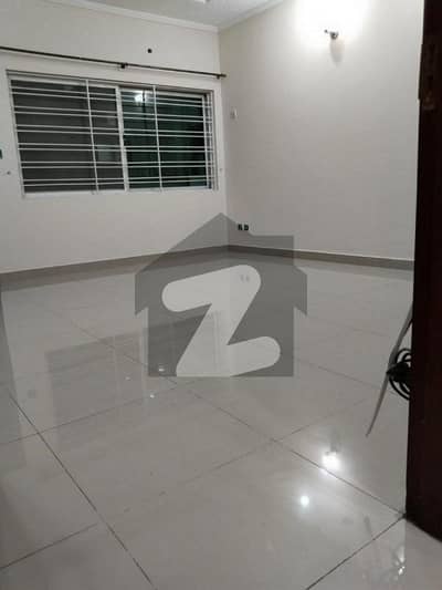 آئی ۔ 8/4 آئی ۔ 8,اسلام آباد میں 6 کمروں کا 1 کنال مکان 4.0 لاکھ میں کرایہ پر دستیاب ہے۔