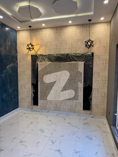 بحریہ ٹاؤن ۔ بلاک اے اے بحریہ ٹاؤن سیکٹرڈی,بحریہ ٹاؤن,لاہور میں 3 کمروں کا 5 مرلہ مکان 70.0 ہزار میں کرایہ پر دستیاب ہے۔