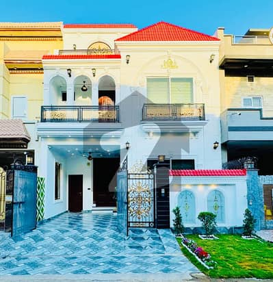 CC Block Phase 1 Beautiful 5 Marla House available for sale