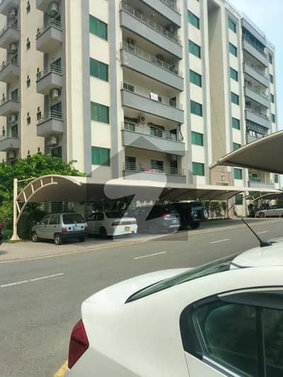 عسکری 11 ۔ سیکٹر بی اپارٹمنٹس عسکری 11,عسکری,لاہور میں 3 کمروں کا 10 مرلہ فلیٹ 1.8 لاکھ میں کرایہ پر دستیاب ہے۔