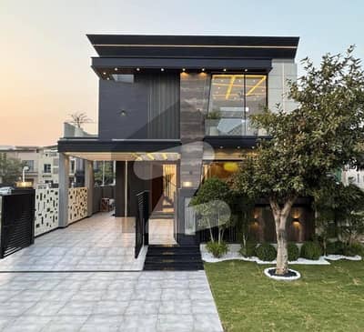 ڈی ایچ اے 9 ٹاؤن ڈیفنس (ڈی ایچ اے),لاہور میں 4 کمروں کا 10 مرلہ مکان 6.5 کروڑ میں برائے فروخت۔