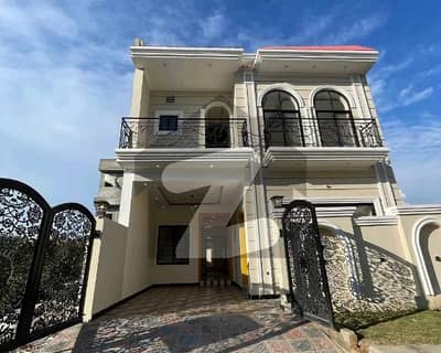 ایم پی سی ایچ ایس - بلاک سی 1 ایم پی سی ایچ ایس ۔ ملٹی گارڈنز,بی ۔ 17,اسلام آباد میں 3 کمروں کا 5 مرلہ مکان 2.65 کروڑ میں برائے فروخت۔