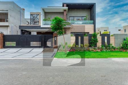 ڈی ایچ اے فیز 3 ڈیفنس (ڈی ایچ اے),لاہور میں 5 کمروں کا 1 کنال مکان 2.4 لاکھ میں کرایہ پر دستیاب ہے۔