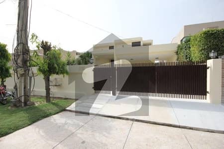 ڈی ایچ اے فیز 3 ڈیفنس (ڈی ایچ اے),لاہور میں 5 کمروں کا 1 کنال مکان 2.1 لاکھ میں کرایہ پر دستیاب ہے۔