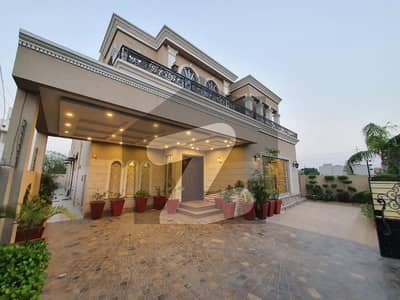 ڈی ایچ اے فیز 6 ڈیفنس (ڈی ایچ اے),لاہور میں 5 کمروں کا 1 کنال مکان 3.3 لاکھ میں کرایہ پر دستیاب ہے۔