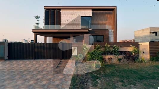 20 MARLA ELEGANT AND FULLY MAINTAINED SUPER HOT LOCATED USED BUNGALOW IS AVAILABLE IN THE BEST BLOCK OF DHA LAHORE.