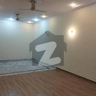 پی جی ای سی ایچ ایس فیز 2 پنجاب گورنمنٹ ایمپلائیز سوسائٹی,لاہور میں 5 کمروں کا 10 مرلہ مکان 3.85 کروڑ میں برائے فروخت۔